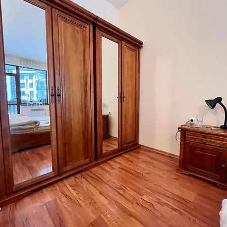 Апартамент Cedar Heights 2 *