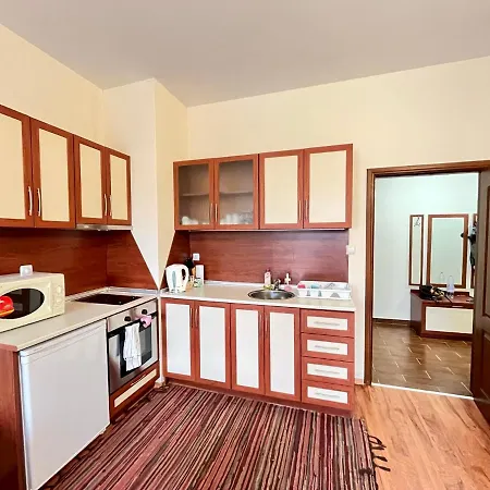 Апартаменты Cedar Heights 2 *